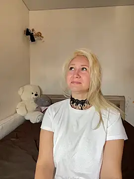 Snapshot of Nikusia chatting on 10/05/25, 07:50 Nikusia online show from 10/05/25, 07:50