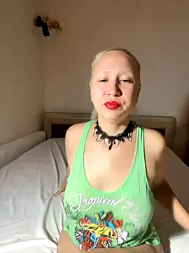 Snapshot of Nikusia chatting on 10/10/25, 02:05 Nikusia online show from 10/10/25, 02:05