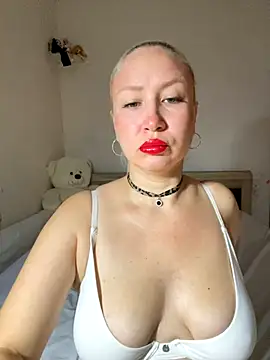 Snapshot of Nikusia chatting on 10/18/25, 04:48 Nikusia online show from 10/18/25, 04:48