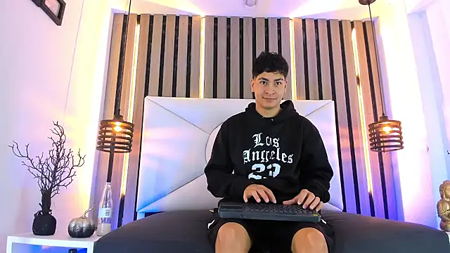 Jhojan twink online show from 10/23/25, 12:04