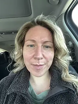 Snapshot of LittleMsMILF chatting on 02/26/26, 03:44 LittleMsMILF online show from 02/26/26, 03:44