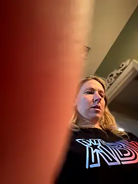 Snapshot of LittleMsMILF chatting on 03/02/26, 10:27 LittleMsMILF online show from 03/02/26, 10:27