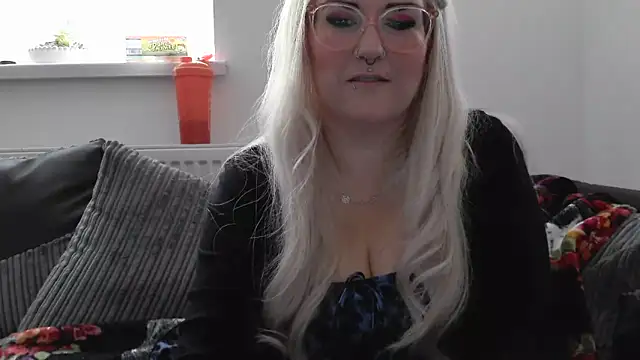 Snapshot of Sizzling_Indie36 chatting on 09/23/25, 09:12 Sizzling Indie36 online show from 09/23/25, 09:12