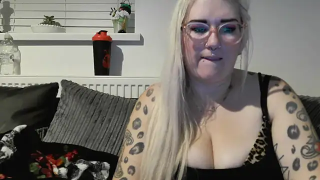 Snapshot of Sizzling_Indie36 chatting on 10/03/25, 10:07 Sizzling Indie36 online show from 10/03/25, 10:07