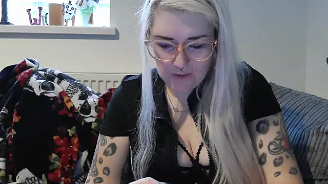 Snapshot of Sizzling_Indie36 chatting on 10/21/25, 08:26 Sizzling Indie36 online show from 10/21/25, 08:26