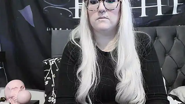 Snapshot of Sizzling_Indie36 chatting on 11/04/25, 01:43 Sizzling Indie36 online show from 11/04/25, 01:43