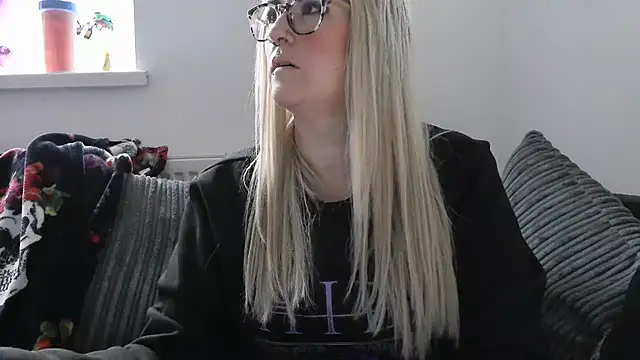 Snapshot of Sizzling_Indie36 chatting on 11/20/25, 02:39 Sizzling Indie36 online show from 11/20/25, 02:39