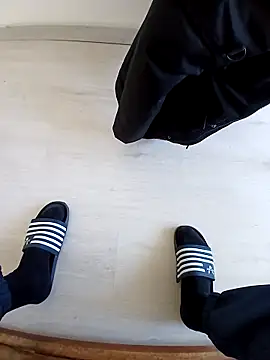 Snapshot of Viktoriya001 chatting on 03/19/25, 04:34 Viktoriya001 online show from 03/19/25, 04:34