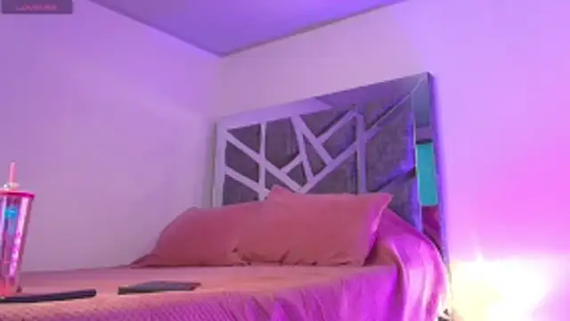 Snapshot of Meghann_sweet1993 chatting on 02/20/26, 06:26 Meghann sweet1993 online show from 02/20/26, 06:26