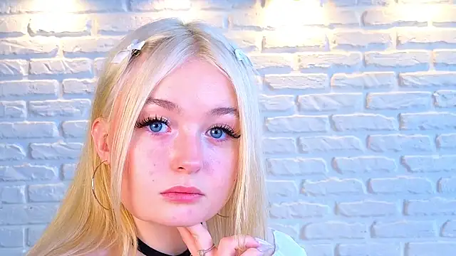 minigirl online show from 03/18/25, 10:14