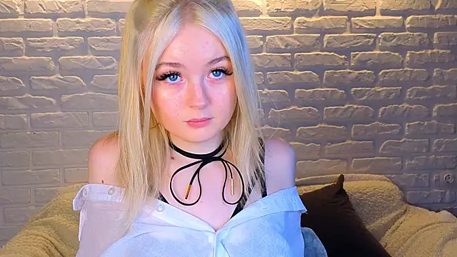 minigirl online show from 03/21/25, 10:17