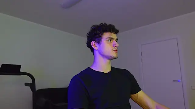 Snapshot of Brad_Holloway chatting on 11/05/25, 02:17 Brad Holloway online show from 11/05/25, 02:17