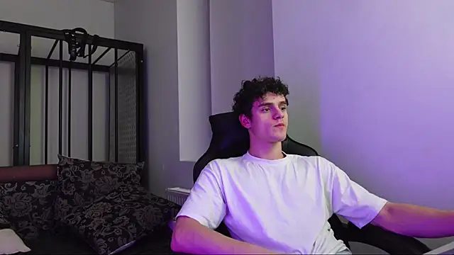 Snapshot of Brad_Holloway chatting on 11/13/25, 05:56 Brad Holloway online show from 11/13/25, 05:56