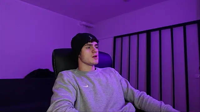 Snapshot of Brad_Holloway chatting on 12/03/25, 02:04 Brad Holloway online show from 12/03/25, 02:04