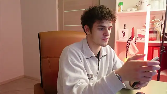 Snapshot of Brad_Holloway chatting on 12/04/25, 03:10 Brad Holloway online show from 12/04/25, 03:10