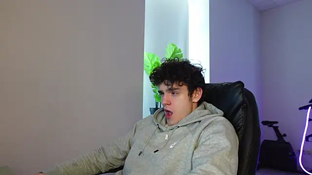 Snapshot of Brad_Holloway chatting on 04/01/26, 01:01 Brad Holloway online show from 04/01/26, 01:01