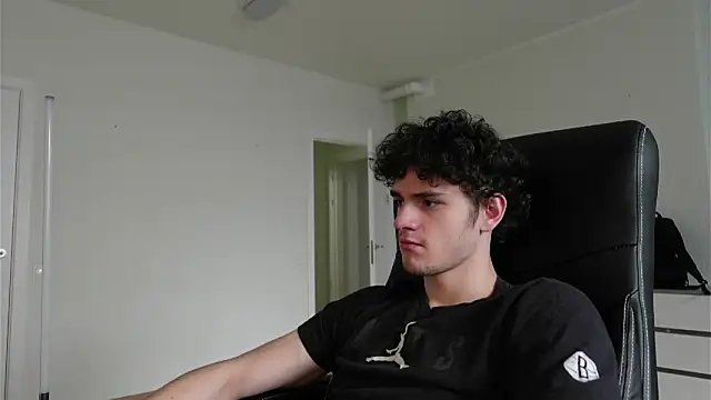 Snapshot of Brad_Holloway chatting on 04/11/26, 12:20 Brad Holloway online show from 04/11/26, 12:20