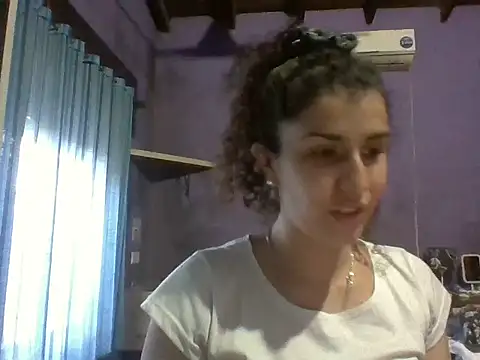 Snapshot of Charlotte0000 chatting on 09/30/25, 09:20 Charlotte0000 online show from 09/30/25, 09:20