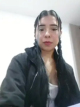 Emilybutterfly1 online show from 09/25/25, 12:25