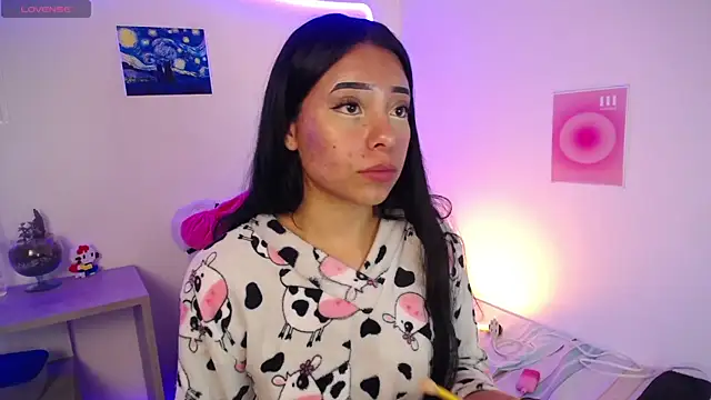 Emilybutterfly1 online show from 09/27/25, 08:52