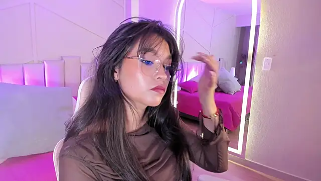 Snapshot of Eimmy_bm chatting on 11/10/25, 07:24 Eimmy bm online show from 11/10/25, 07:24