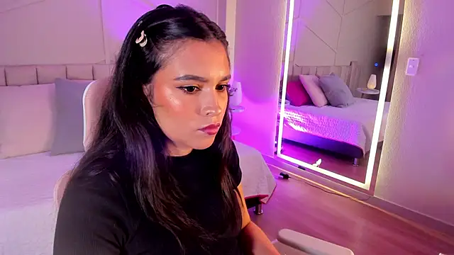 Snapshot of Eimmy_bm chatting on 11/20/25, 07:24 Eimmy bm online show from 11/20/25, 07:24