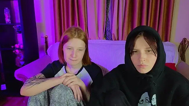 Snapshot of Tara_Lawson chatting on 10/04/25, 07:01 Tara Lawson online show from 10/04/25, 07:01