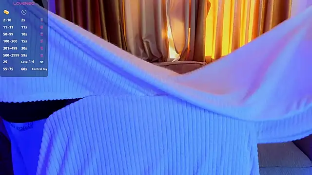 Snapshot of Tara_Lawson chatting on 10/06/25, 11:18 Tara Lawson online show from 10/06/25, 11:18