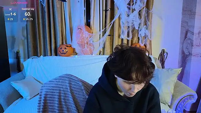 Snapshot of Tara_Lawson chatting on 10/20/25, 07:14 Tara Lawson online show from 10/20/25, 07:14