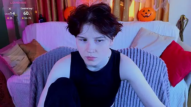 Snapshot of Tara_Lawson chatting on 10/21/25, 11:11 Tara Lawson online show from 10/21/25, 11:11