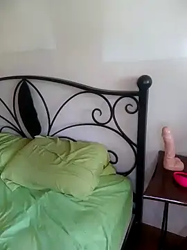 Snapshot of emiliemilf chatting on 09/22/25, 07:27 emiliemilf online show from 09/22/25, 07:27