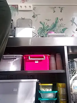 Snapshot of emiliemilf chatting on 10/18/25, 05:03 emiliemilf online show from 10/18/25, 05:03