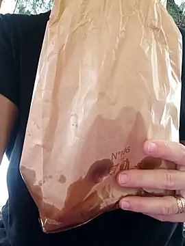 Snapshot of emiliemilf chatting on 10/21/25, 05:35 emiliemilf online show from 10/21/25, 05:35