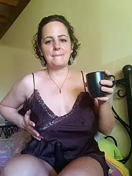 emiliemilf online show from 06/18/26, 08:35