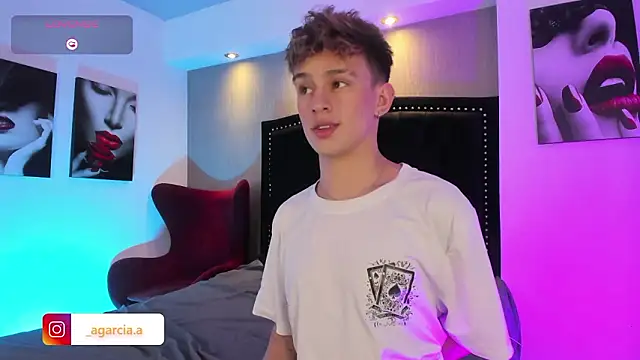 LiamWildx20 online show from 03/19/26, 04:05