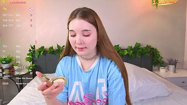 ConstanceHelms online show from 11/07/25, 05:07