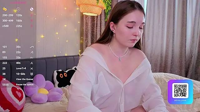 ConstanceHelms online show from 04/11/26, 07:45