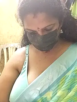 Snapshot of poojaa-rani chatting on 03/21/26, 05:49 poojaa-rani online show from 03/21/26, 05:49