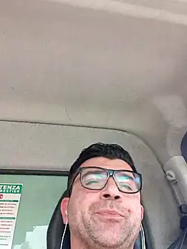 Snapshot of Maurzio@xh chatting on 04/16/26, 11:00 Maurzioxh online show from 04/16/26, 11:00