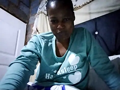 Snapshot of sexylira chatting on 04/15/26, 08:53 sexylira online show from 04/15/26, 08:53
