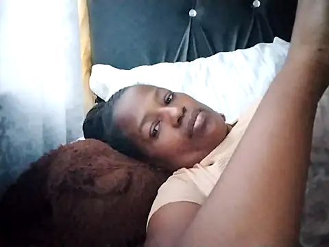 Snapshot of sexylira chatting on 05/16/26, 01:21 sexylira online show from 05/16/26, 01:21