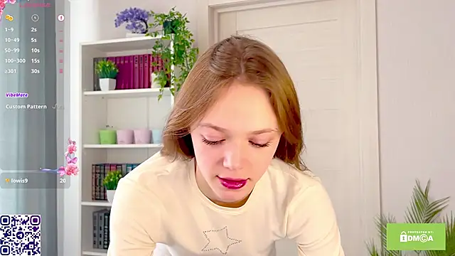 Snapshot of Sweet_Piece chatting on 03/18/25, 10:25 Sweet Piece online show from 03/18/25, 10:25