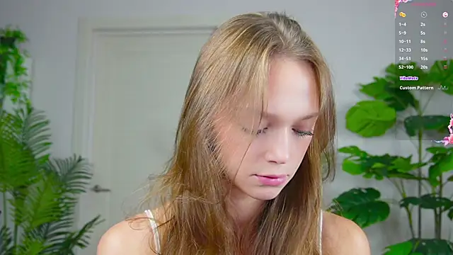 Snapshot of Sweet_Piece chatting on 09/21/25, 03:46 Sweet Piece online show from 09/21/25, 03:46