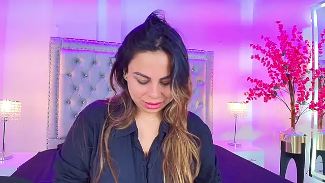 Snapshot of Lia_adamsss chatting on 10/18/25, 12:24 Lia adamsss online show from 10/18/25, 12:24