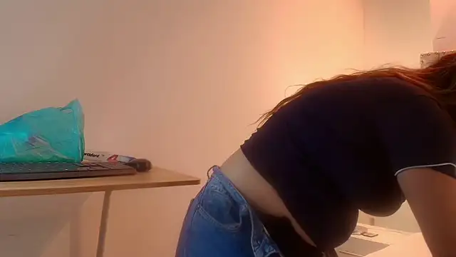 Snapshot of Lia_adamsss chatting on 04/28/26, 03:33 Lia adamsss online show from 04/28/26, 03:33