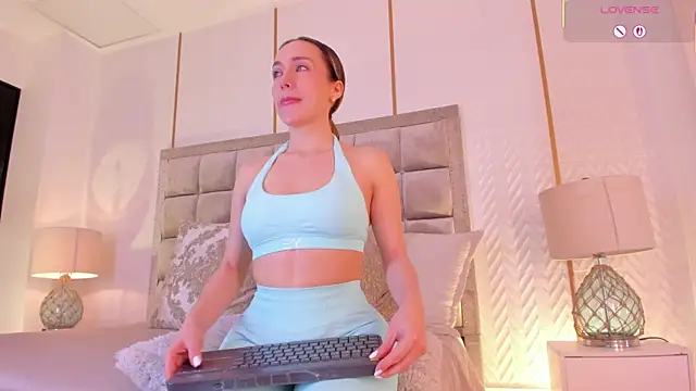 Snapshot of laurencarter1 chatting on 11/08/25, 03:29 laurencarter1 online show from 11/08/25, 03:29