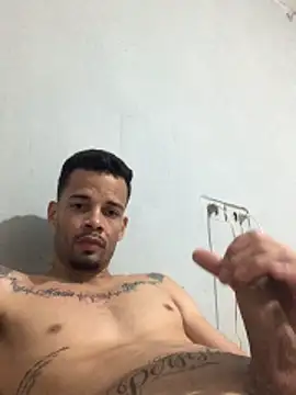 Snapshot of HenriquePhn chatting on 03/12/26, 08:26 HenriquePhn online show from 03/12/26, 08:26