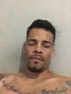 Snapshot of HenriquePhn chatting on 03/22/26, 03:32 HenriquePhn online show from 03/22/26, 03:32