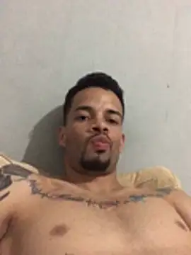 Snapshot of HenriquePhn chatting on 03/22/26, 07:17 HenriquePhn online show from 03/22/26, 07:17