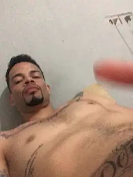 Snapshot of HenriquePhn chatting on 03/31/26, 12:34 HenriquePhn online show from 03/31/26, 12:34